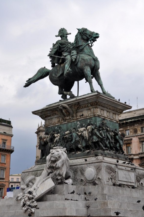 ESTATUA VITTORIO EMANUELE II 