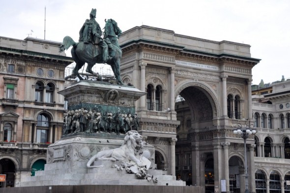 ESTATUA VITTORIO EMANUELE II 