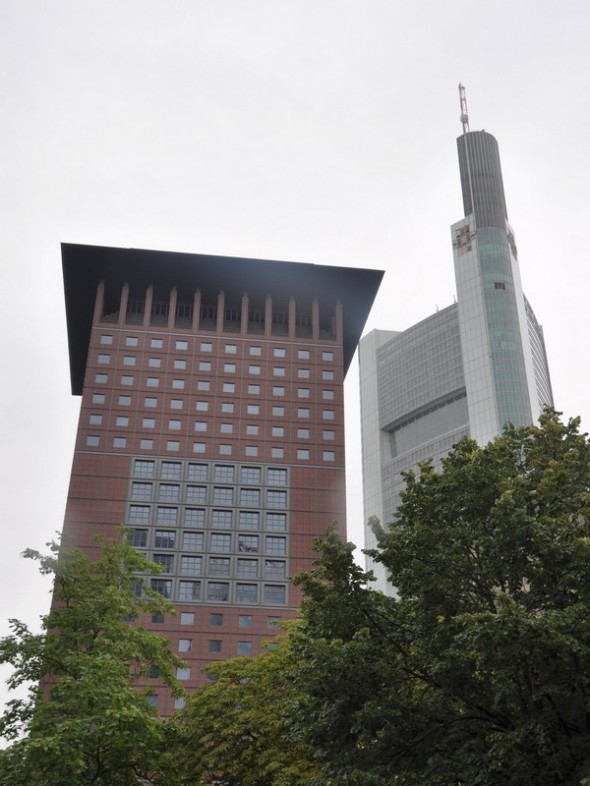 TAUNUSANLAGE 