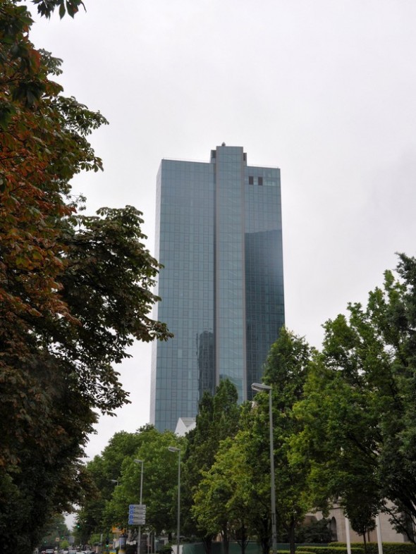 TAUNUSANLAGE 