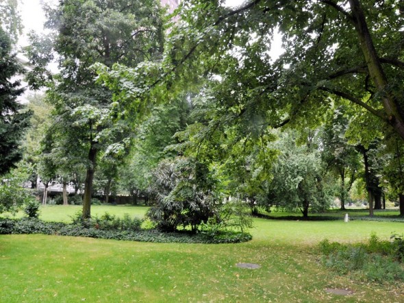 TAUNUSANLAGE 