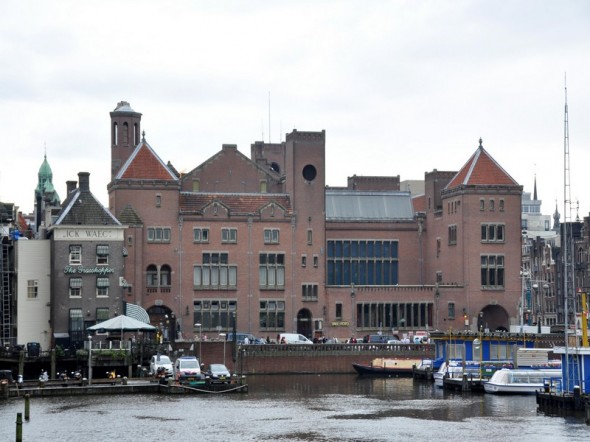CANALES Y CASAS