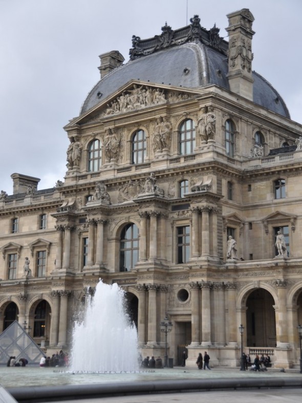 MUSEO DEL LOUVRE 
