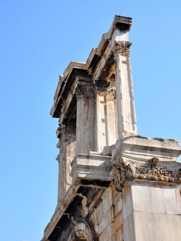 PUERTA DE ADRIANO 