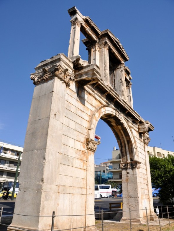 PUERTA DE ADRIANO 