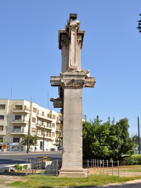 PUERTA DE ADRIANO 