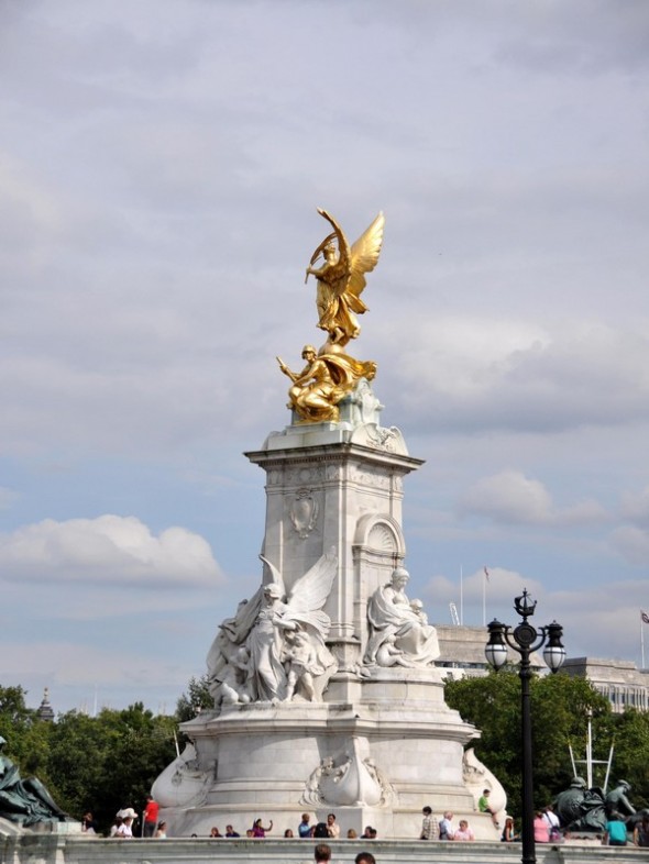 BUCKINGHAM PALACE