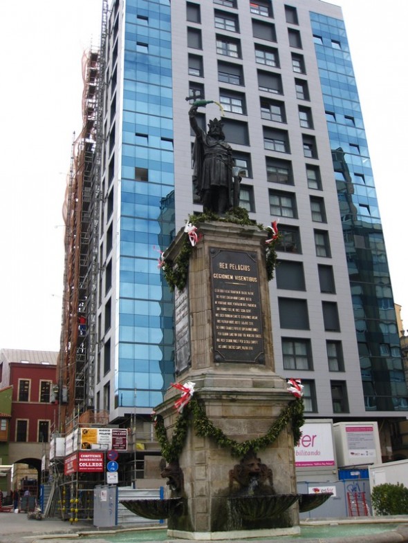 ESTATUA DE PELAYO