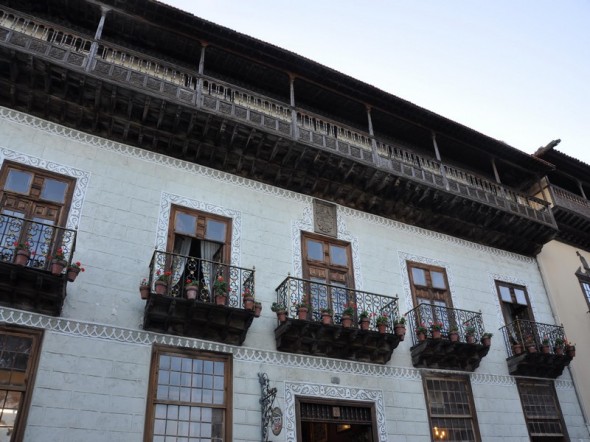 LA CASA DE LOS BALCONES 