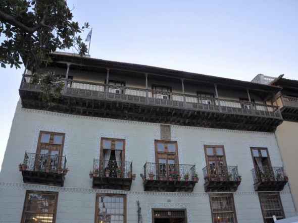 LA CASA DE LOS BALCONES 