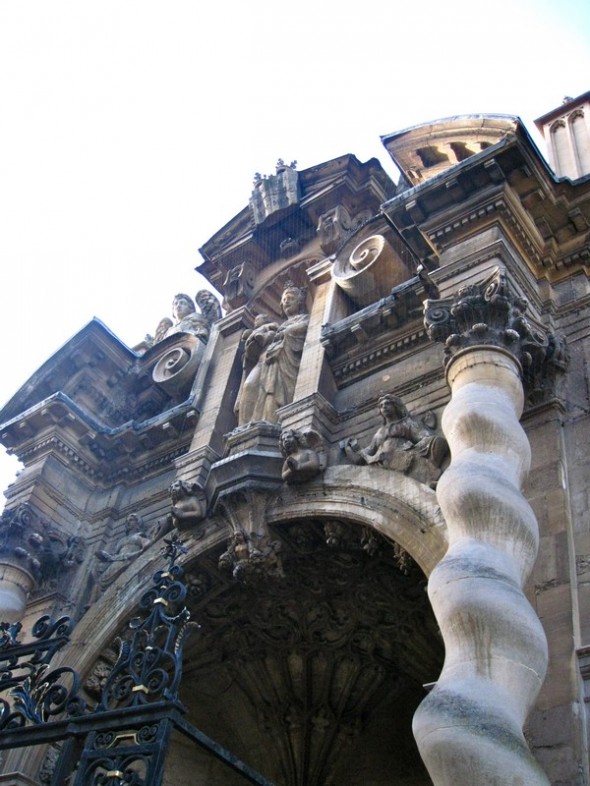 IGLESIA UNIVERSITARIA DE LA VIRGEN DE ST MARY 