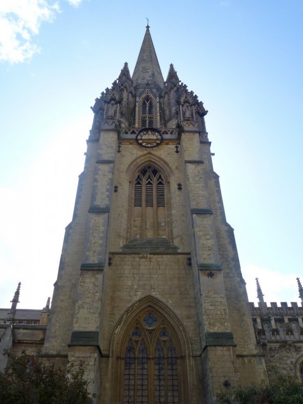 IGLESIA UNIVERSITARIA DE LA VIRGEN DE ST MARY 