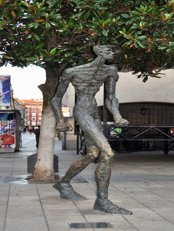 ESTATUA DEL CAMINANTE