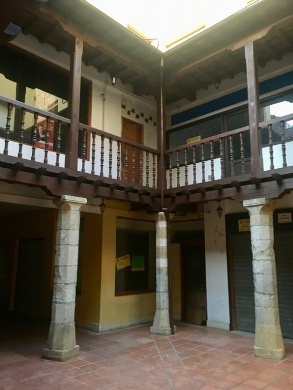 PLAZA PORTICADA