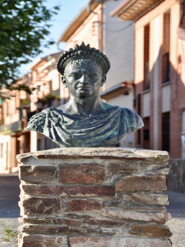 ESTATUA A TEODOSIO I